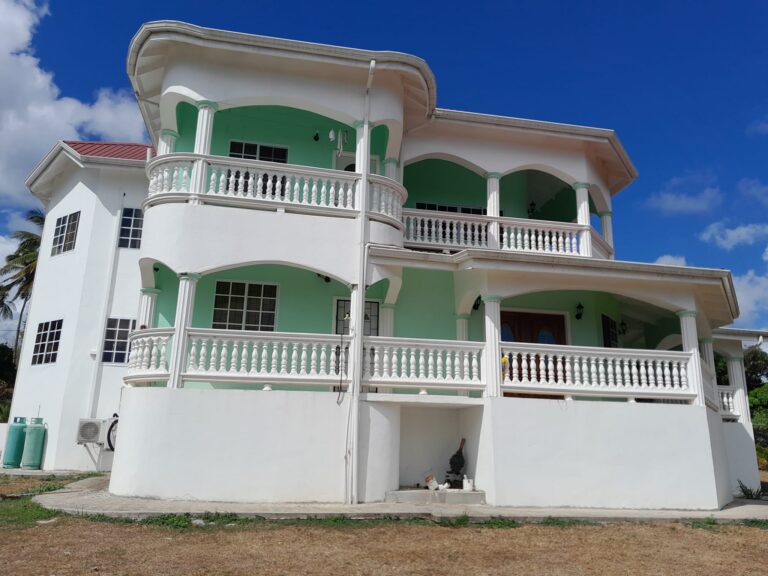 S045 – RESIDENTIAL APARTMENT BUILDING FOR SALE/LEASE IN CHOISEUL