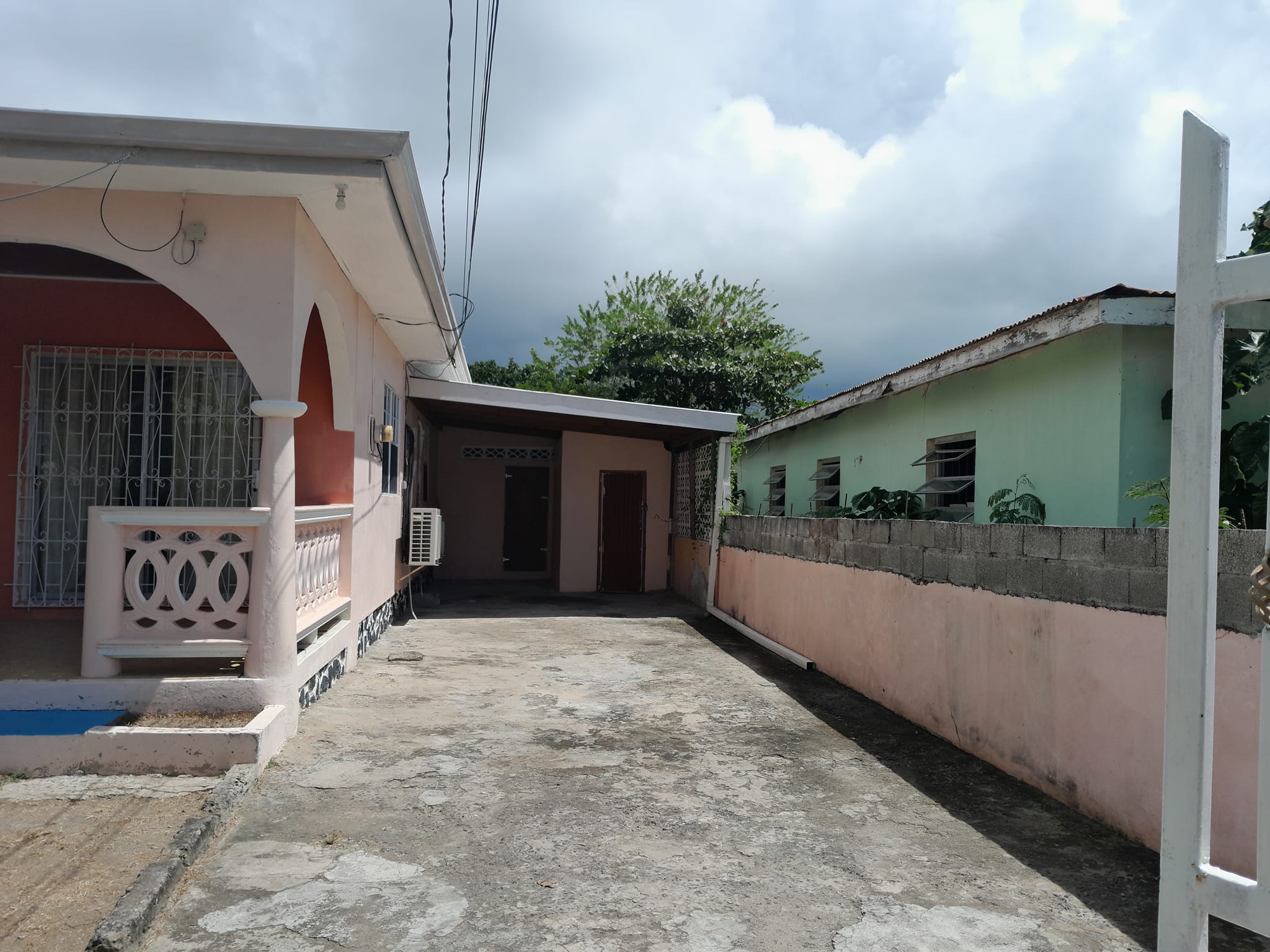 R048 UNFURNISHED BUNGALOW FOR RENT IN BLACK BAY