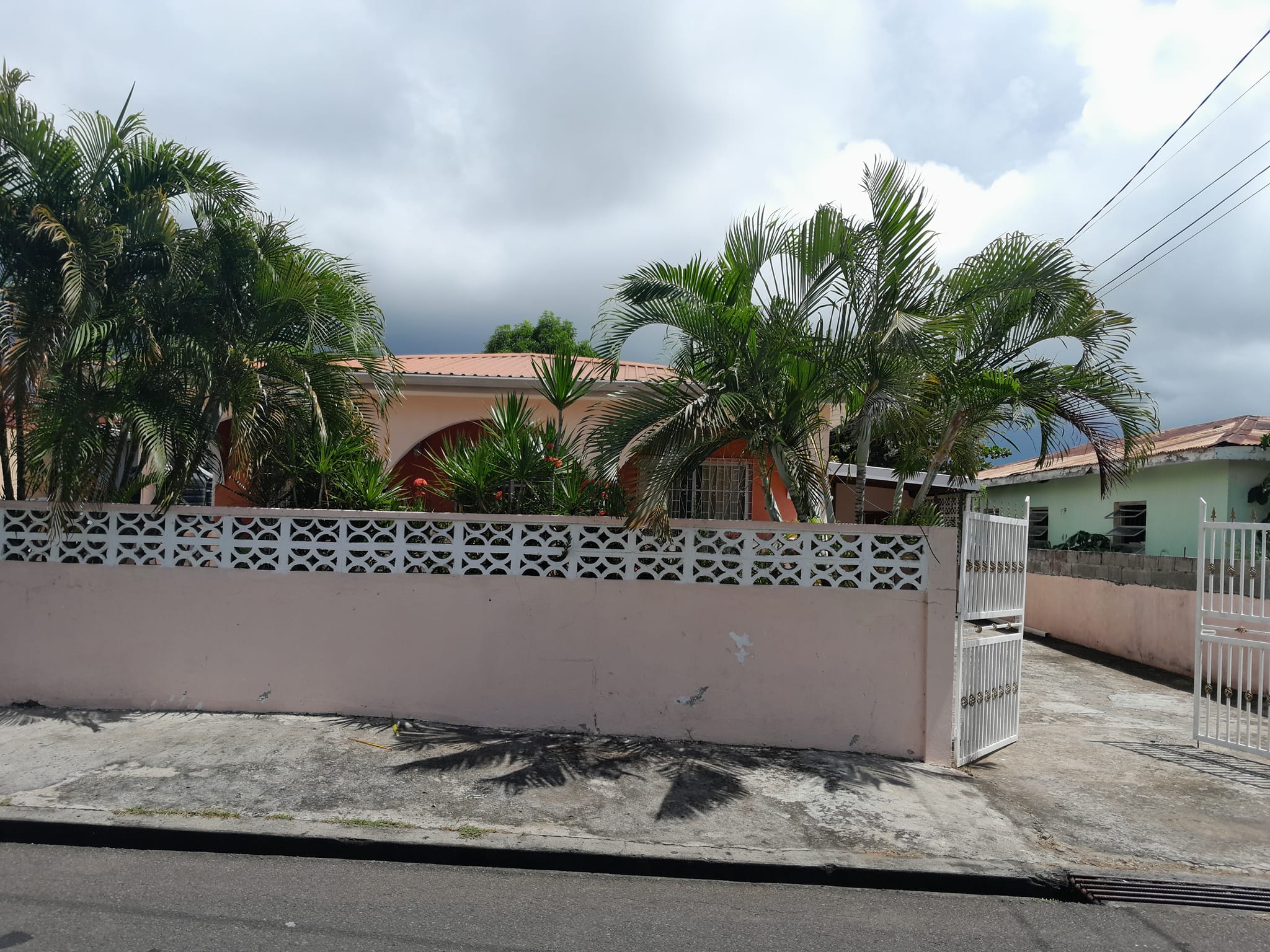 R048 UNFURNISHED BUNGALOW FOR RENT IN BLACK BAY