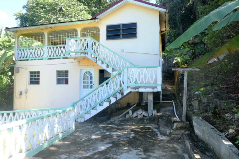 S054 – RESIDENTIAL PROPERTY FOR SALE IN CASTRIES